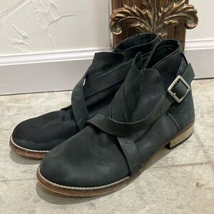 Free People Women’s Black Leather Buckle Shoes